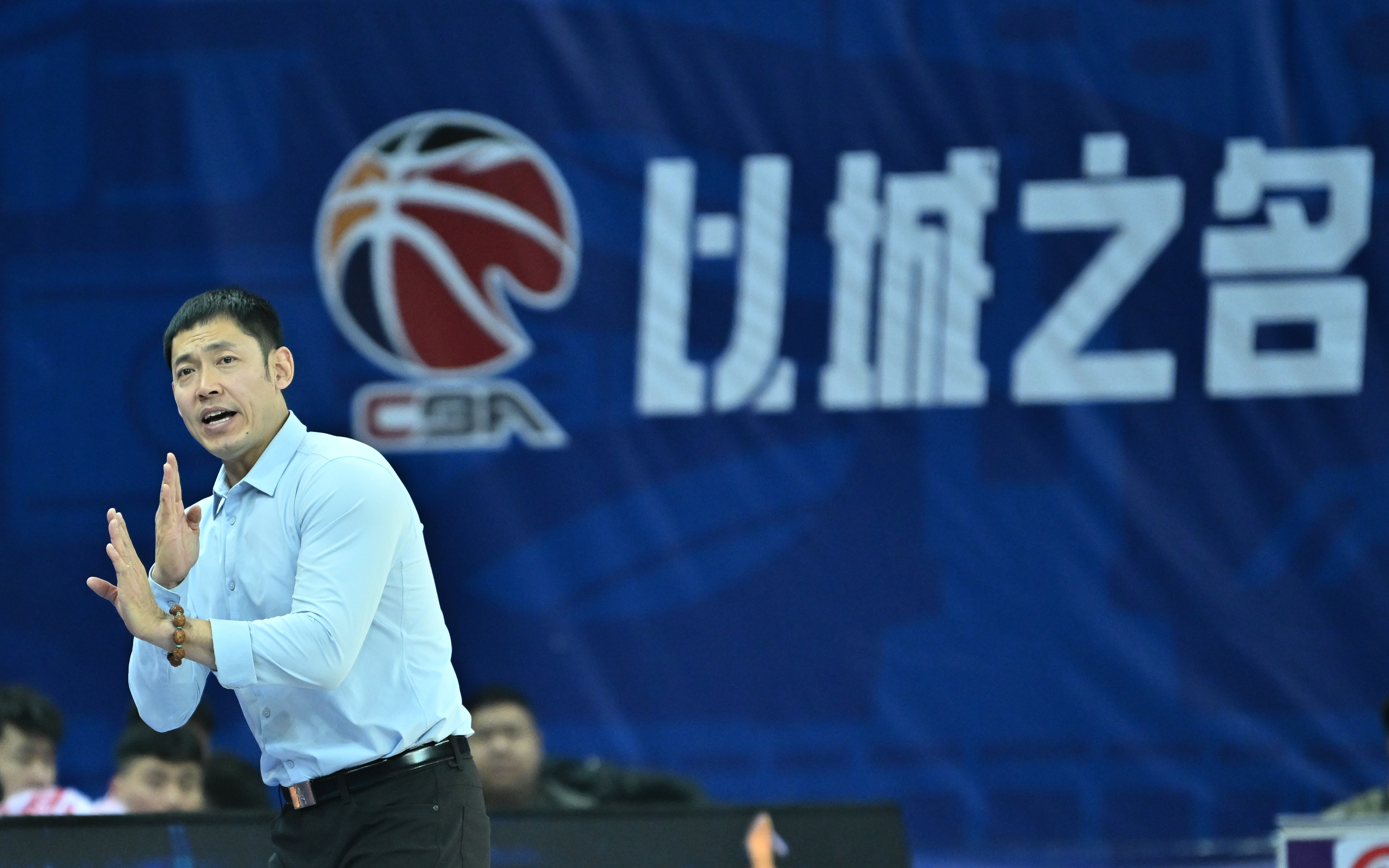 窗口期江苏男篮主帅复盘:欧联节点到来,引发热议,心理建设被强调(各种警卫车队开道视频) 窗口期江苏男篮主帅复盘:欧联节点到来,引发热议,心理建设被强调(各种警卫车队开道视频)