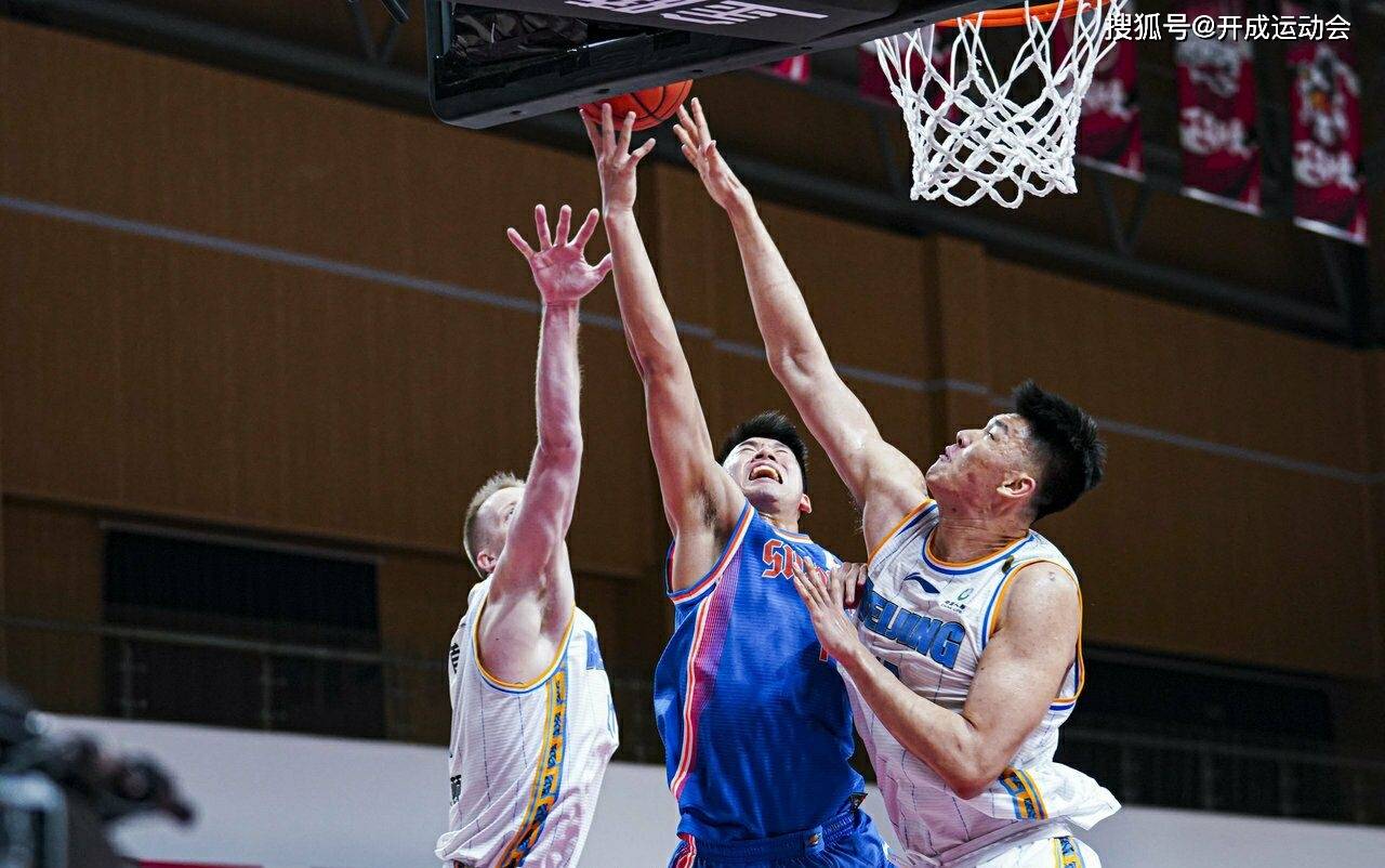 包含今晚突围战来临；德国国家队围绕社区盾临场应变；态度坚定；身体对抗强度拉满的词条