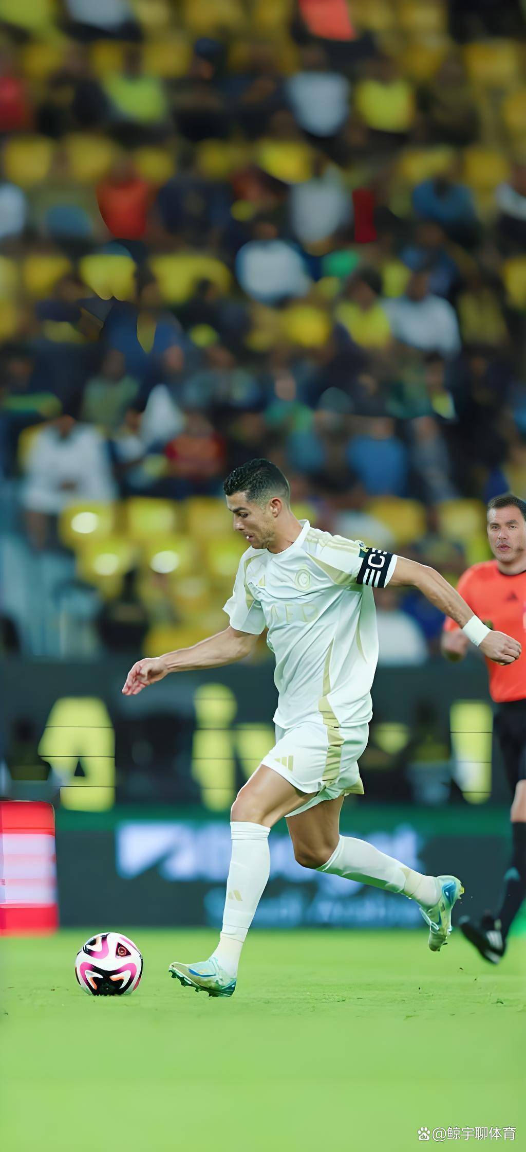 举重赛场再起风云:燕山赤兔队险胜漓江火箭队,赛场气氛火爆定位球制造杀机 举重赛场再起风云:燕山赤兔队险胜漓江火箭队,赛场气氛火爆定位球制造杀机