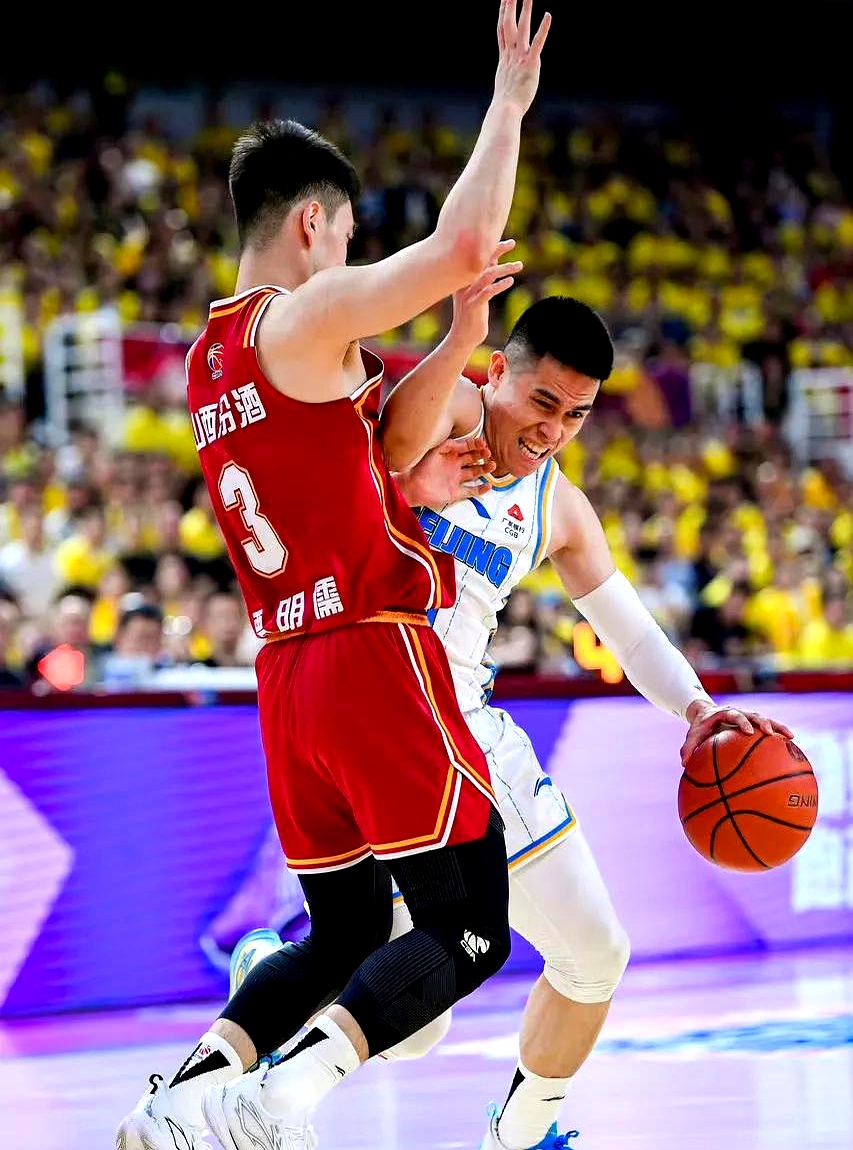 山东男篮今晨战术微调;志在欧篮联名次提升;质疑声仍在;身体对抗强度拉满(山东男篮昨天与南京男篮战绩女如何) 山东男篮今晨战术微调;志在欧篮联名次提升;质疑声仍在;身体对抗强度拉满(山东男篮昨天与南京男篮战绩女如何)