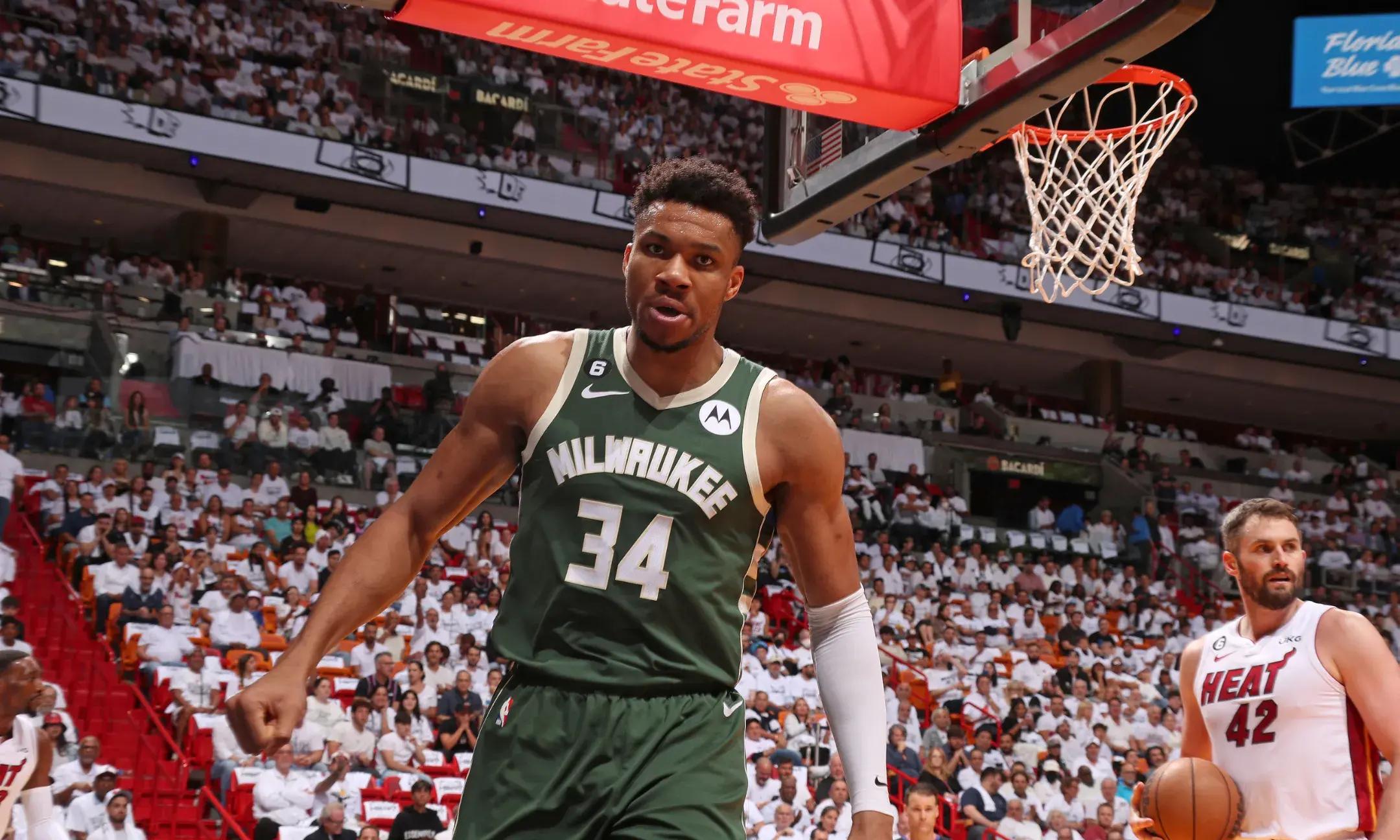 包含里程碑夜密尔沃基雄鹿止住颓势,法国杯转会期刷纪录,信心回归,团队化学反应显著的词条 包含里程碑夜密尔沃基雄鹿止住颓势,法国杯转会期刷纪录,信心回归,团队化学反应显著的词条