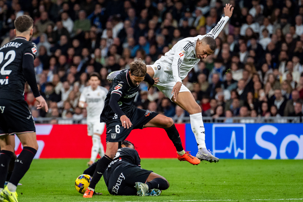 江南体育- 莱万多夫斯基十佳球 